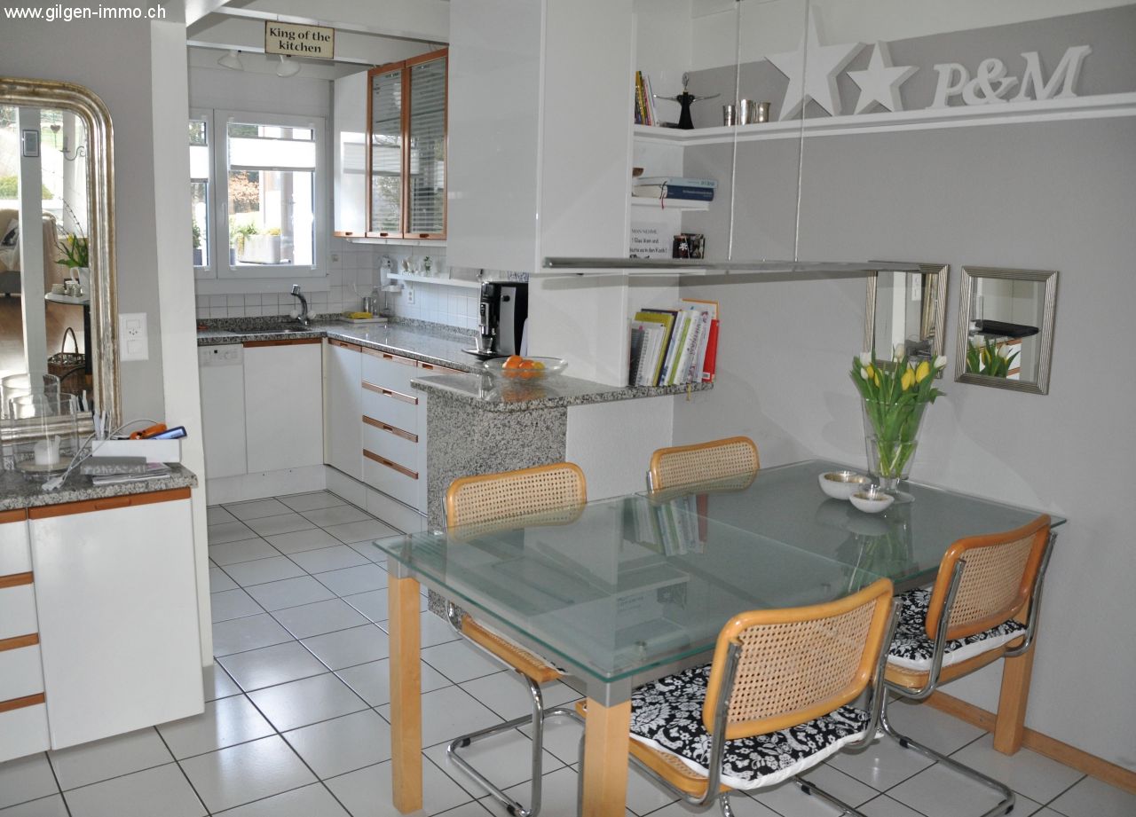 Charmantes 4.5 Zimmer Reiheneckhaus mit Garage